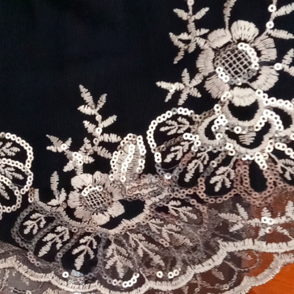 Dress - Picture 3 of 4